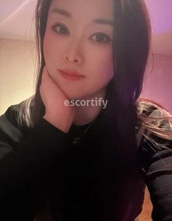 View Julia, Auckland Escort | Tel: 02108060976
