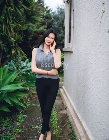View Julie, Auckland Escort | Tel: 0223 426282