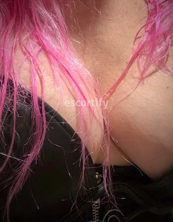 View Demi Mondaine, Hamilton Escort | Tel: 0284164316