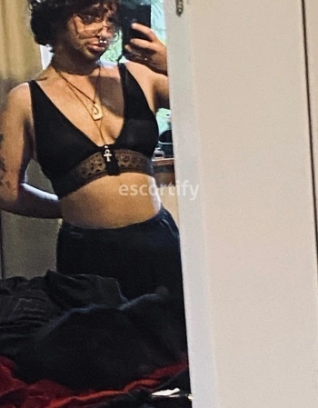 View Blue, Wellington Escort | Tel: 0221982568